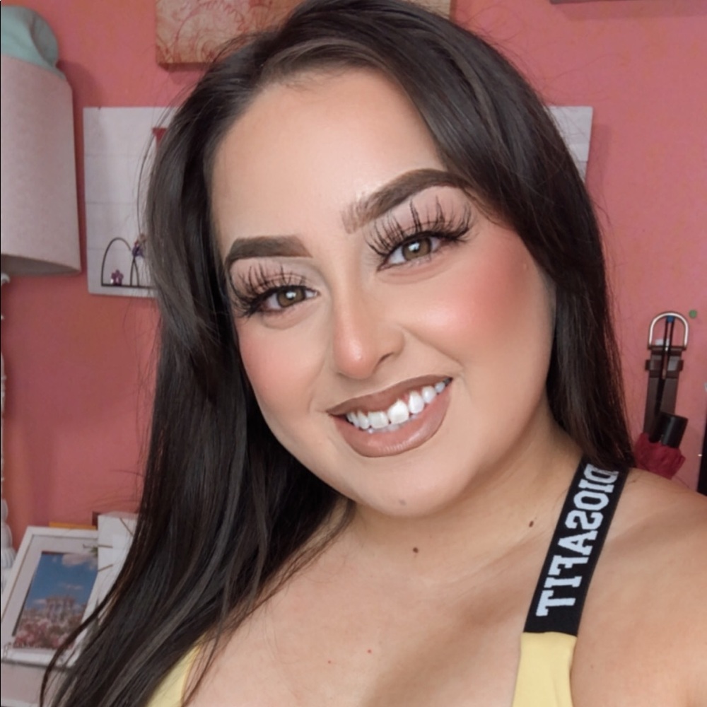 Meet your Posher, Esmeralda